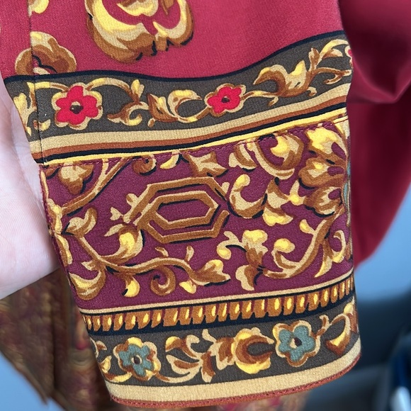 Vintage red silk elastic band waist collared button down gold print shirt sz M - Picture 10 of 17